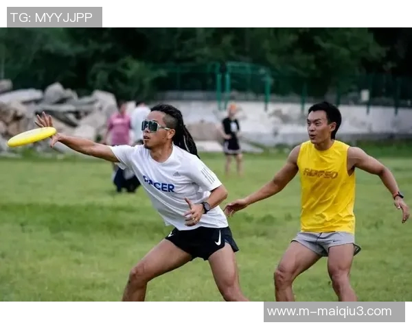 西安飞盘队与成都飞盘队精彩对决赛后分析与配合策略探讨实时数据